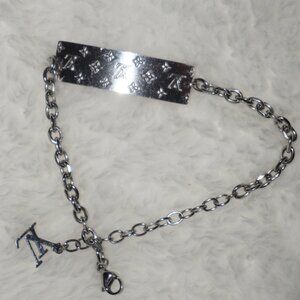 Louis Vuitton Monogram Bold Bracelet in a silver-color finish